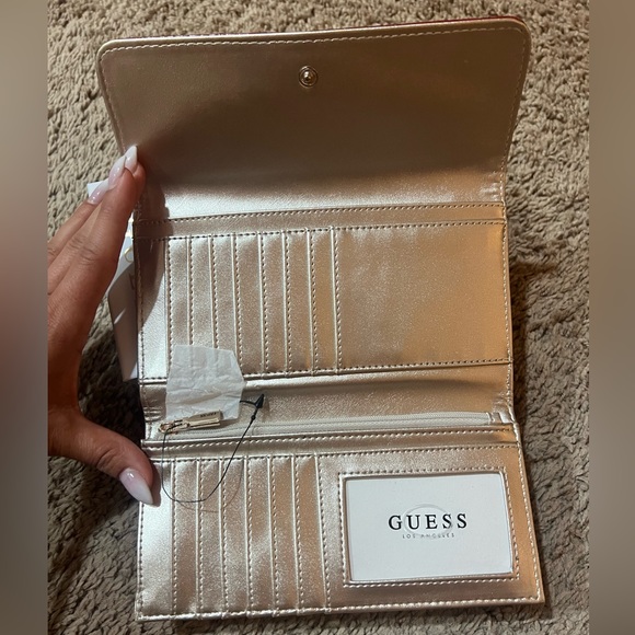 Brand new Guess wallet - Picture 3 of 3